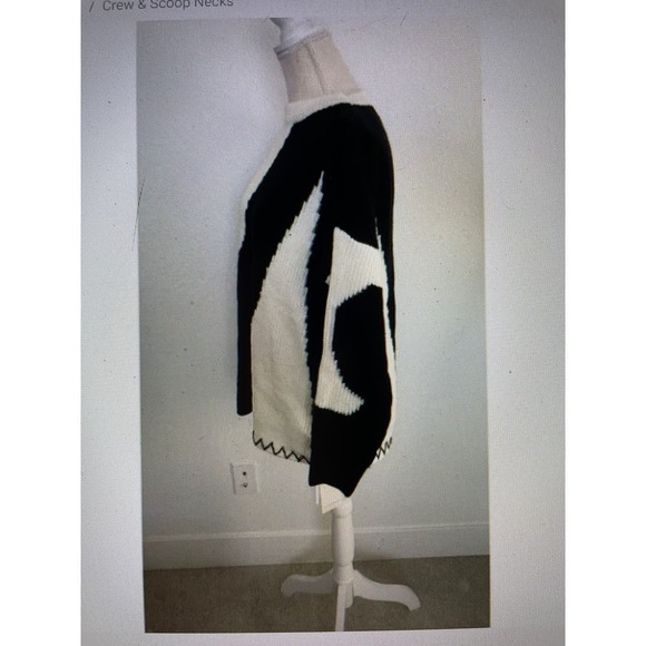 Sweater Oversized Black and White abstract round neck layering piece Size M or 6 - Picture 3 of 6